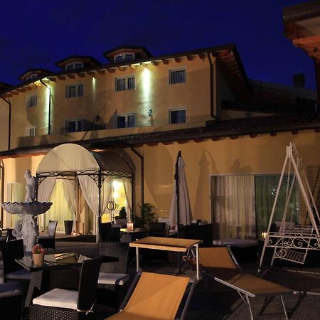 Borgo Dei Poeti Romantik Hotel มาแนร์บา เดล การ์ดา ภายนอก รูปภาพ