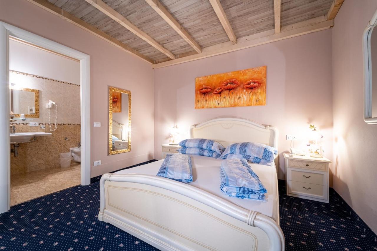 Borgo Dei Poeti Romantik Hotel มาแนร์บา เดล การ์ดา ภายนอก รูปภาพ