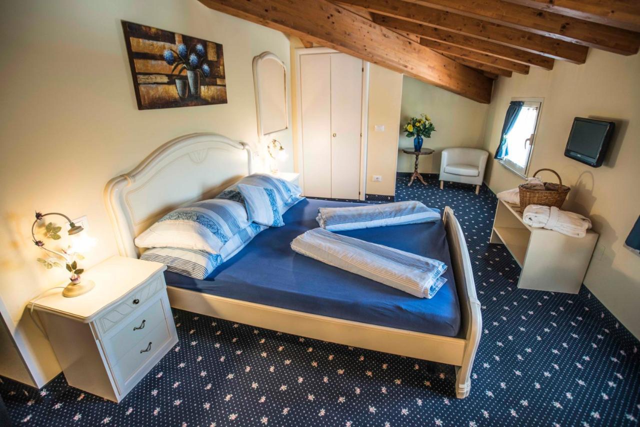 Borgo Dei Poeti Romantik Hotel มาแนร์บา เดล การ์ดา ภายนอก รูปภาพ