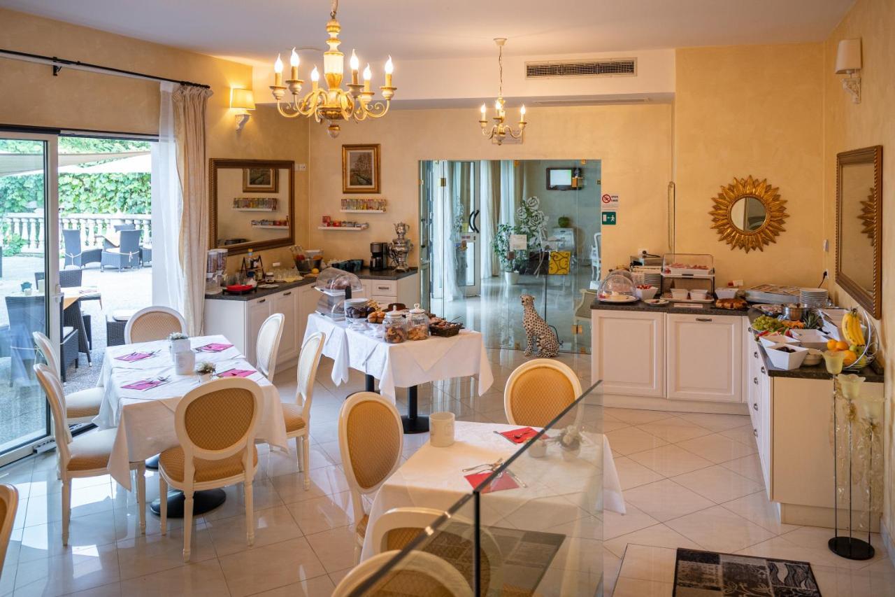 Borgo Dei Poeti Romantik Hotel มาแนร์บา เดล การ์ดา ภายนอก รูปภาพ