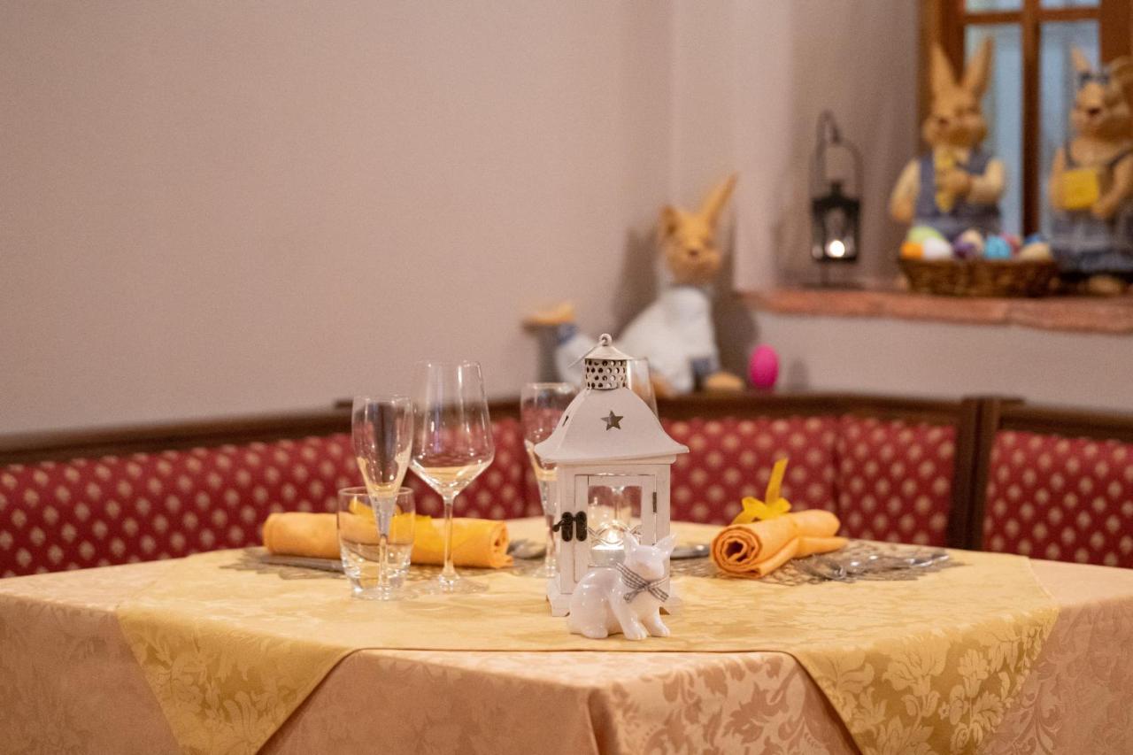 Borgo Dei Poeti Romantik Hotel มาแนร์บา เดล การ์ดา ภายนอก รูปภาพ
