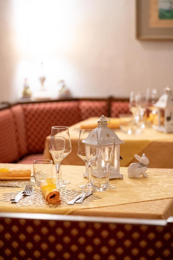 Borgo Dei Poeti Romantik Hotel มาแนร์บา เดล การ์ดา ภายนอก รูปภาพ