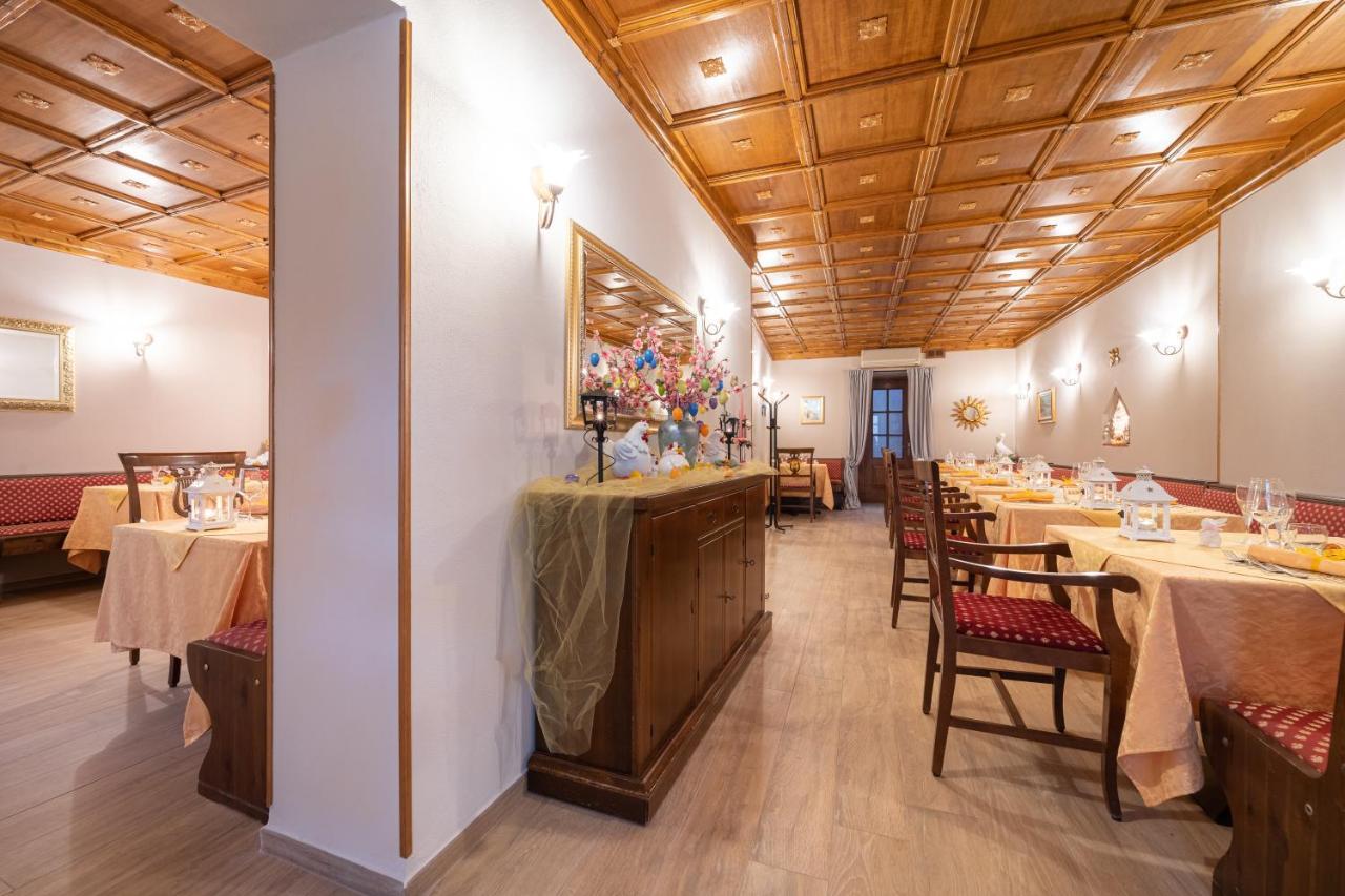 Borgo Dei Poeti Romantik Hotel มาแนร์บา เดล การ์ดา ภายนอก รูปภาพ