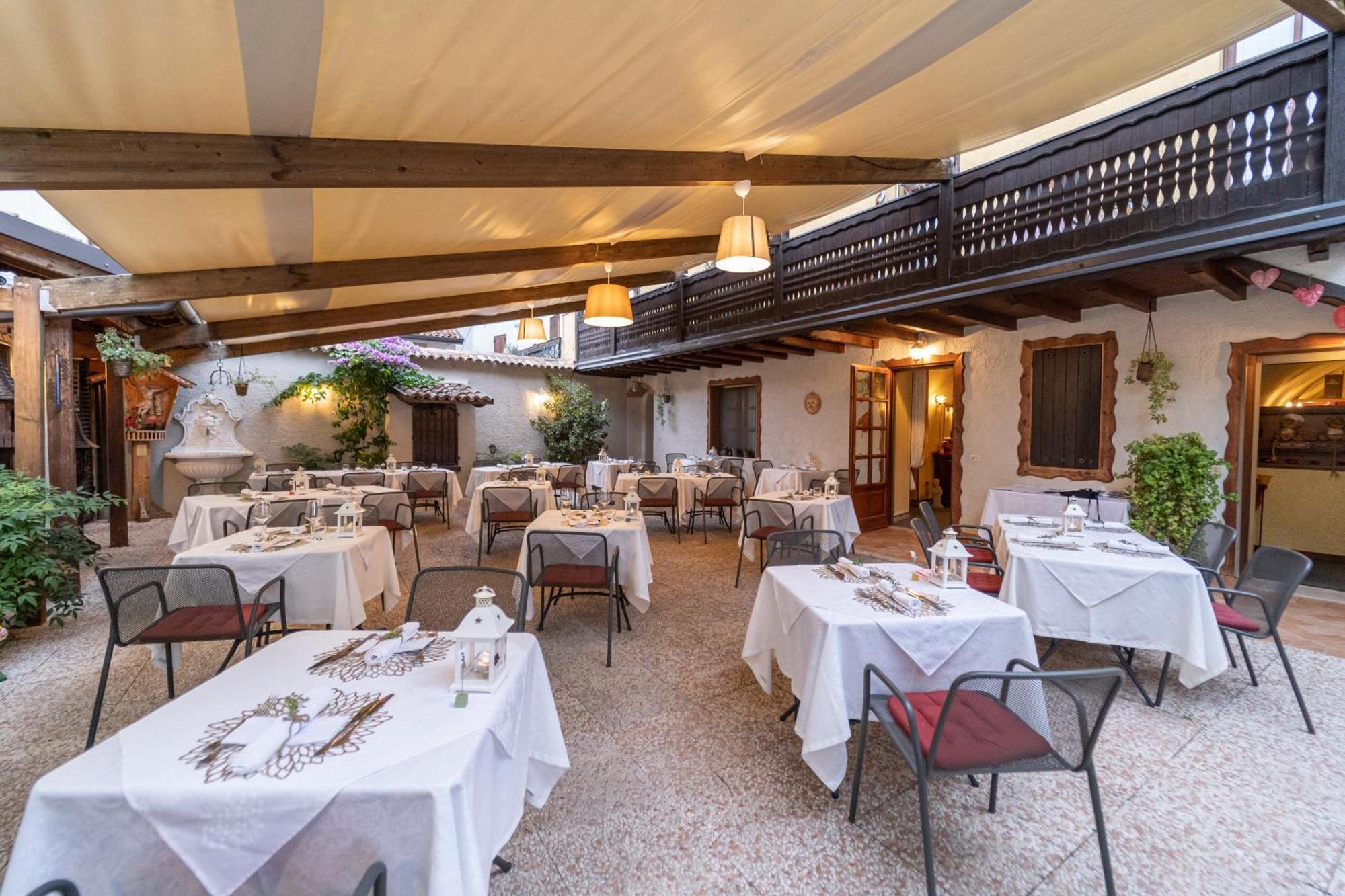 Borgo Dei Poeti Romantik Hotel มาแนร์บา เดล การ์ดา ภายนอก รูปภาพ
