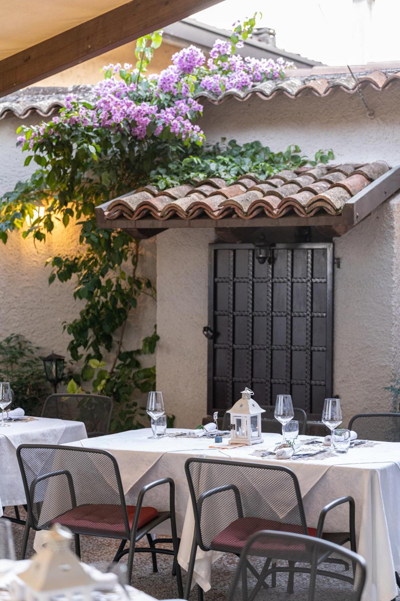 Borgo Dei Poeti Romantik Hotel มาแนร์บา เดล การ์ดา ภายนอก รูปภาพ