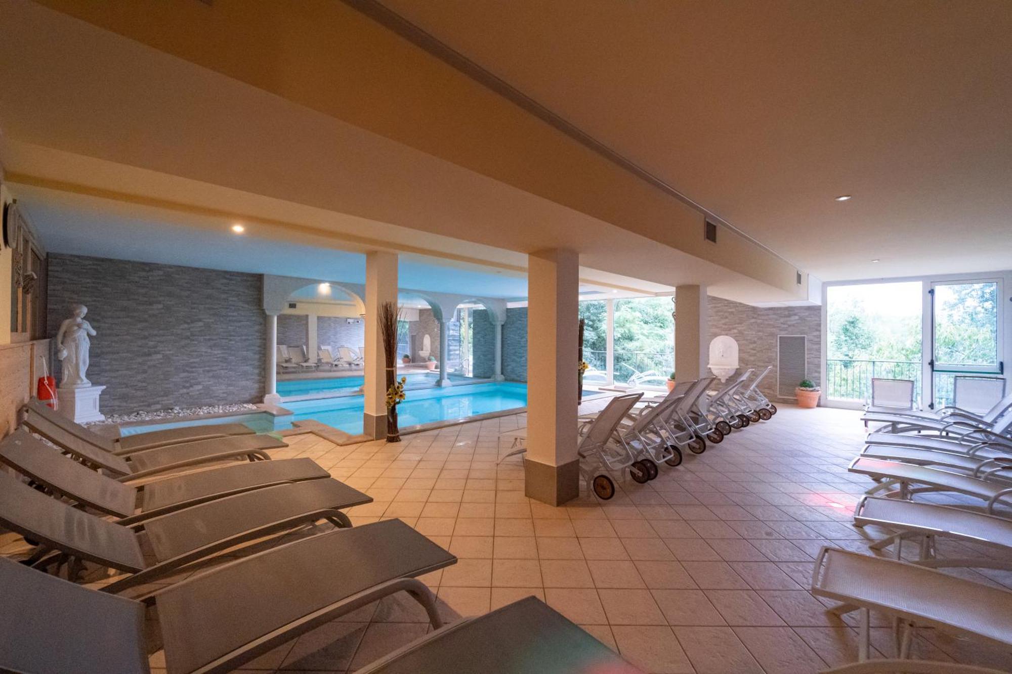 Borgo Dei Poeti Romantik Hotel มาแนร์บา เดล การ์ดา ภายนอก รูปภาพ