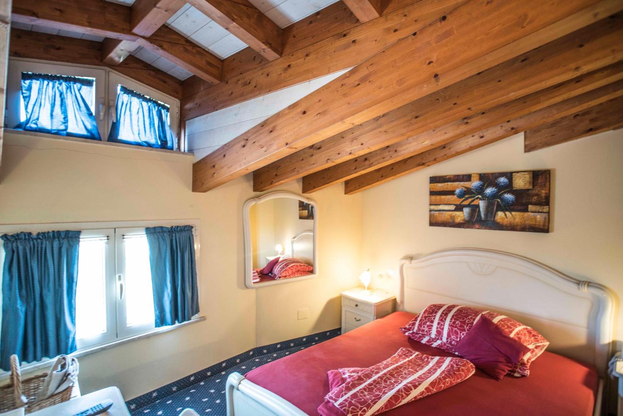 Borgo Dei Poeti Romantik Hotel มาแนร์บา เดล การ์ดา ภายนอก รูปภาพ