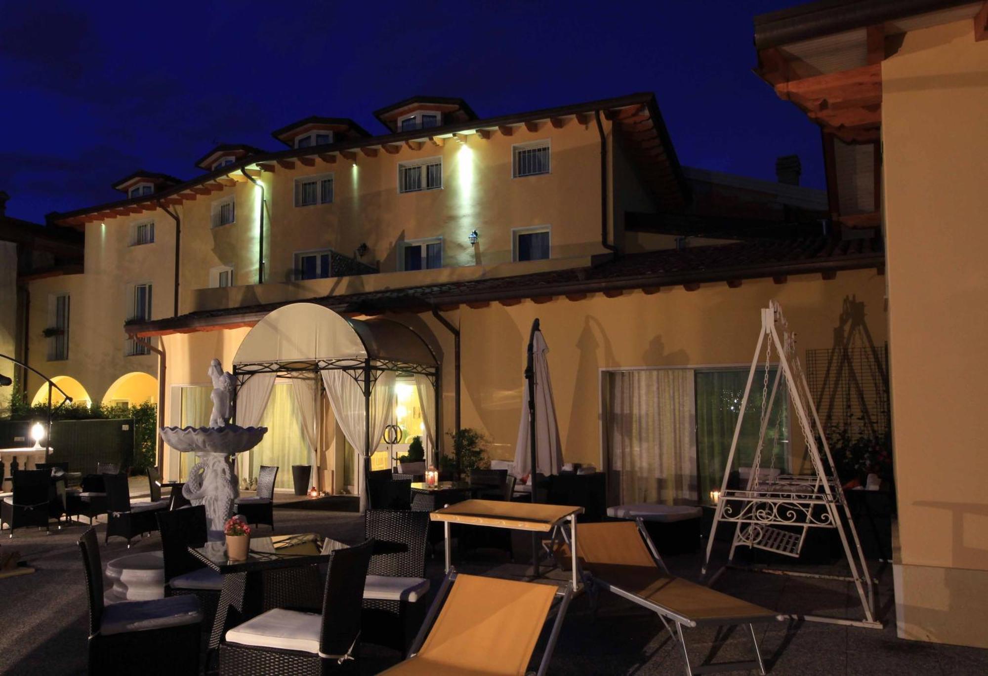 Borgo Dei Poeti Romantik Hotel มาแนร์บา เดล การ์ดา ภายนอก รูปภาพ