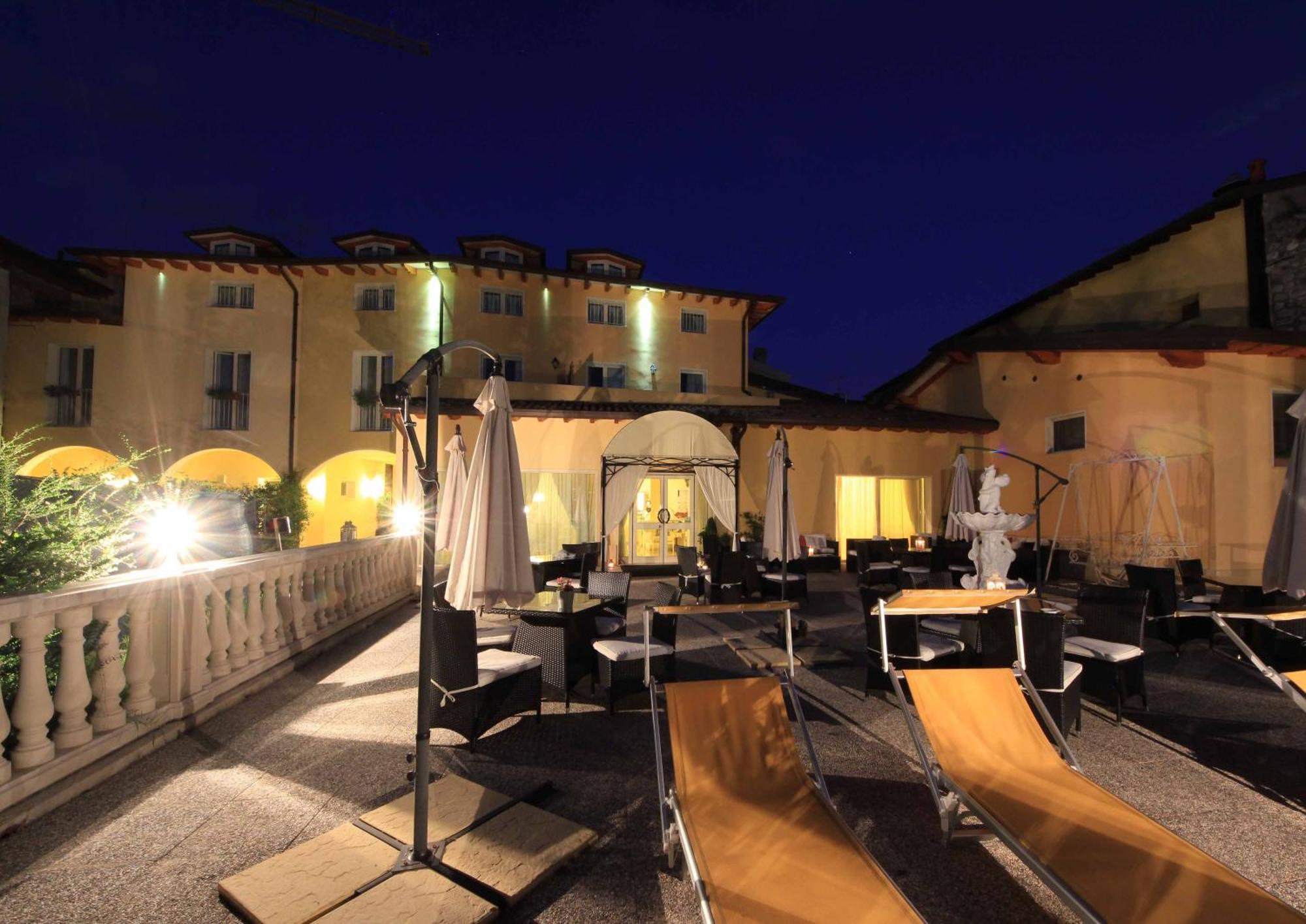 Borgo Dei Poeti Romantik Hotel มาแนร์บา เดล การ์ดา ภายนอก รูปภาพ