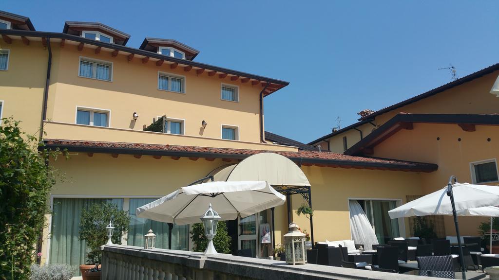 Borgo Dei Poeti Romantik Hotel มาแนร์บา เดล การ์ดา ภายนอก รูปภาพ