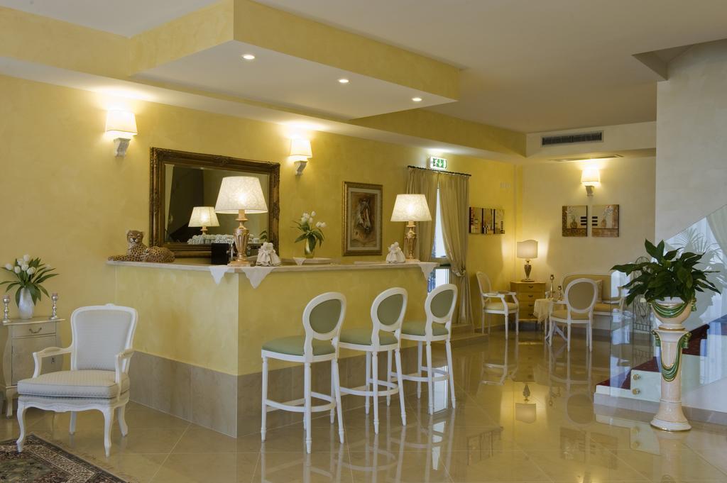 Borgo Dei Poeti Romantik Hotel มาแนร์บา เดล การ์ดา ภายนอก รูปภาพ