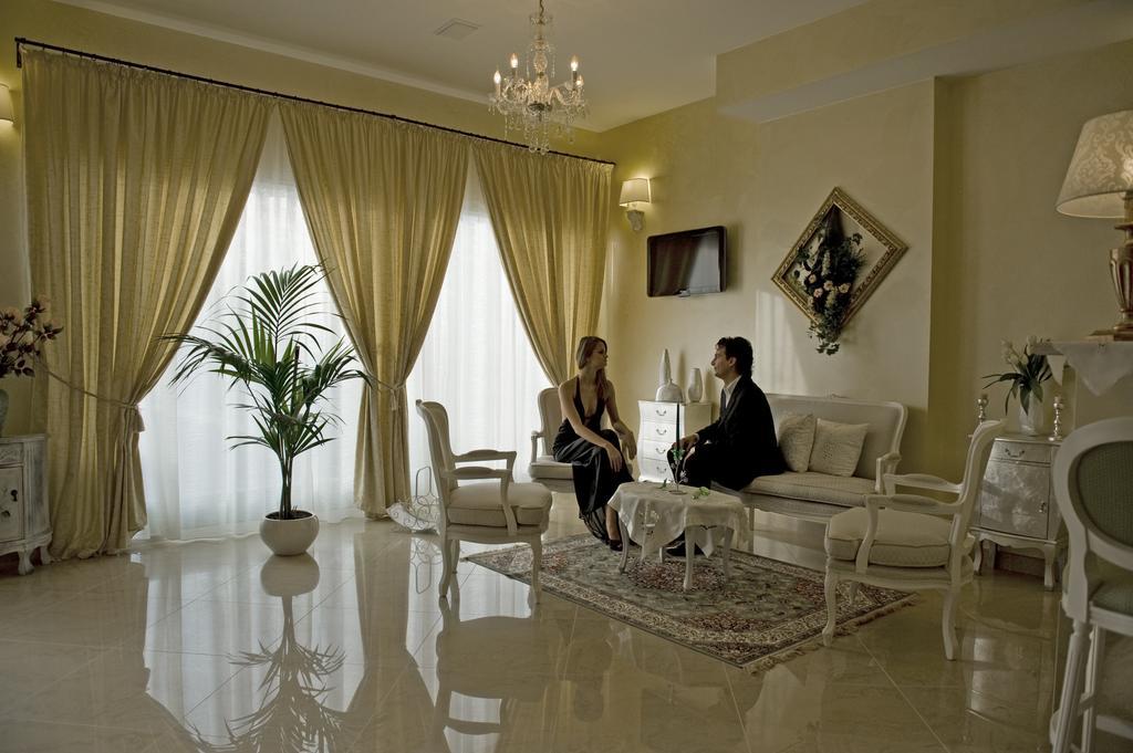 Borgo Dei Poeti Romantik Hotel มาแนร์บา เดล การ์ดา ภายนอก รูปภาพ