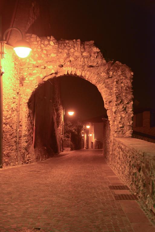 Borgo Dei Poeti Romantik Hotel มาแนร์บา เดล การ์ดา ภายนอก รูปภาพ