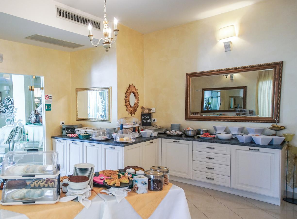 Borgo Dei Poeti Romantik Hotel มาแนร์บา เดล การ์ดา ภายนอก รูปภาพ