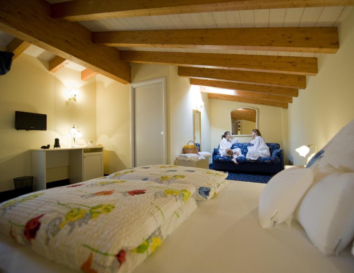 Borgo Dei Poeti Romantik Hotel มาแนร์บา เดล การ์ดา ห้อง รูปภาพ