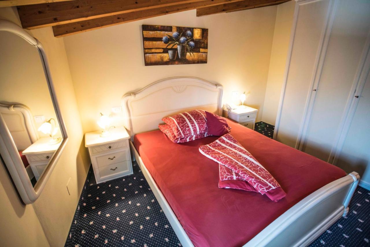 Borgo Dei Poeti Romantik Hotel มาแนร์บา เดล การ์ดา ภายนอก รูปภาพ