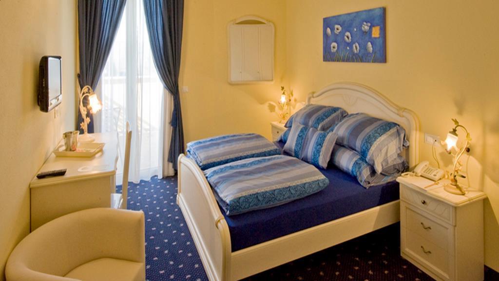 Borgo Dei Poeti Romantik Hotel มาแนร์บา เดล การ์ดา ภายนอก รูปภาพ